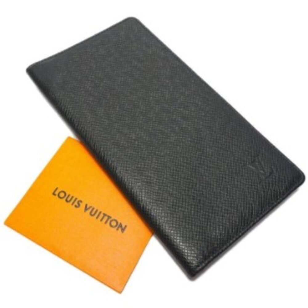 Louis Vuitton Porte-Valeurs Cartes Credit Wallet in Taiga leather
